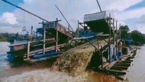 Aktivitas PETI dilakukan secara terbuka di Dusun Jeranai, Desa Lintang Kapuas