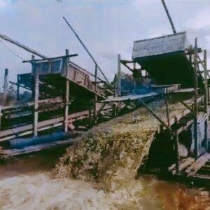 Aktivitas PETI dilakukan secara terbuka di Dusun Jeranai, Desa Lintang Kapuas