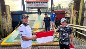 GAPASDAP Kalbar Semarakkan Pelabuhan Rasau Jaya dengan 350 Bendera Merah Putih