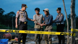 Polisi Tangkap Dua Penambang Emas Ilegal di Mukok, Warga Sebut Hanya Cukup untuk Hidup Sehari-hari