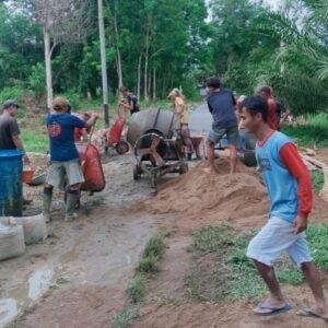 Sedang Kerja Bakti Dua Warga Mukok di Tangkap Polisi Atas Tuduhan Tambang Emas 4 Sedang Kerja Bakti Dua Warga Mukok di Tangkap Polisi Atas Tuduhan Tambang Emas