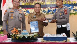 Kapolres dan Bupati Sekadau Apresiasi Dedikasi Personel Lantas di Hari Bhayangkara