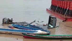 Ponton Tabrak Permukiman di Sungai Kapuas, Kerugian Warga Capai Rp138 Juta