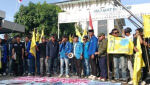 Kejati Kalbar Hadapi Tuntutan Mahasiswa Soal Penegakan Hukum 8 Kejati Kalbar Hadapi Tuntutan Mahasiswa Soal Penegakan Hukum