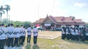 Guru-Guru Sebawi Padati Lapangan Upacara Peringatan Hari Guru Nasional
