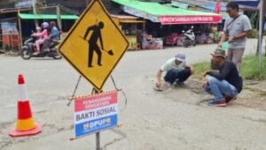 DPUPR Sanggau Tambal Jalan Berlubang di Pusat Kota, Danai Perbaikan dari Swadaya Pegawai