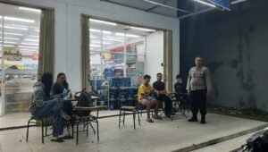 Tekan Kriminalitas, Polsek Mandor Tingkatkan Patroli Malam