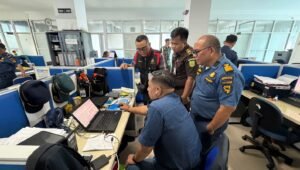 Dugaan Korupsi Tambang Bauksit, Kejati Kalbar Geledah Kantor PT Laman Mining