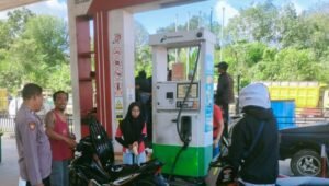 Polsek Mandor Pantau SPBU dan Lingkungan Warga dalam Patroli Dialogis