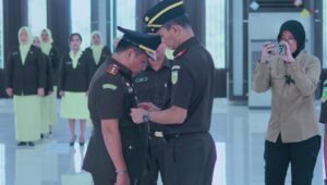 Dilantik Jadi Kajari Sanggau, Eben Ezer Mangunsong Diminta Adaptif Hadapi KUHP Baru