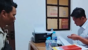 Dana Desa Diduga Fiktif, Warga Desa Rantau Malam Datangi Polres Sintang