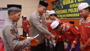 Santunan Anak Yatim Warnai Kegiatan Ramadan Polres Mempawah