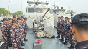 TNI AL Kerahkan KRI Siribua-859 Amankan Objek Vital Nasional di Perairan Kalbar
