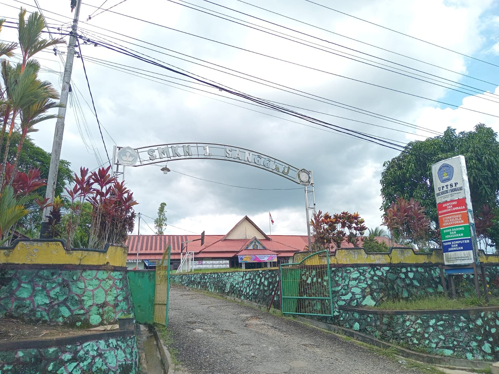 Dikira Dilarang Ujian, Ternyata Ini Sikap SMKN 1 Sanggau 4 Dikira Dilarang Ujian, Ternyata Ini Sikap SMKN 1 Sanggau