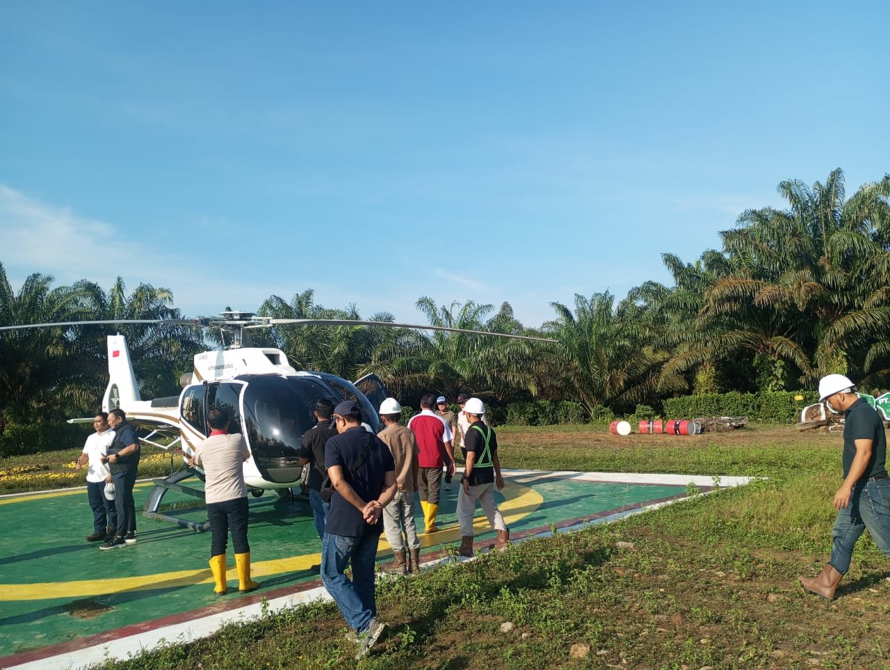Helikopter Dari Melawi Hilang Kontak, Heli Diduga Jatuh di Jalur Sekadau-Sanggau 1 Helikopter Dari Melawi Hilang Kontak, Heli Diduga Jatuh di Jalur Sekadau-Sanggau