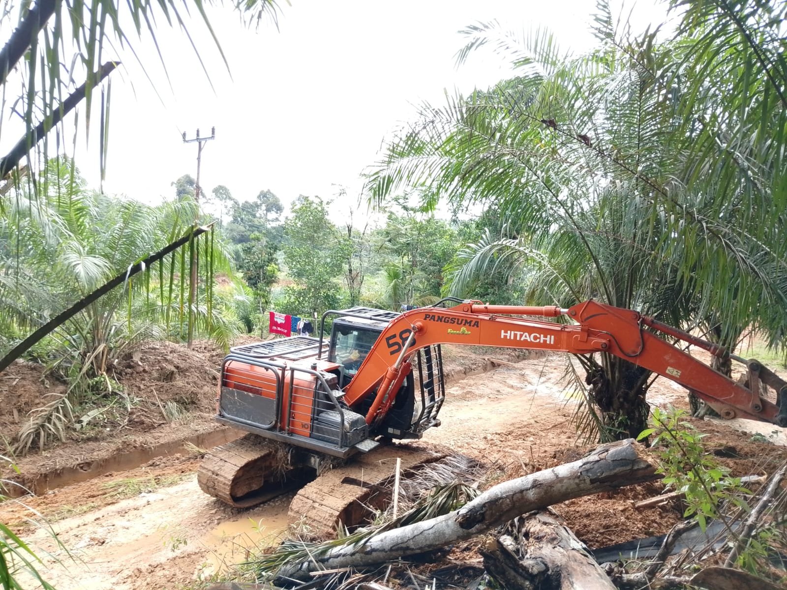 TMMD Sanggau Buka Jalan 13 KM, Semayang-Tanak