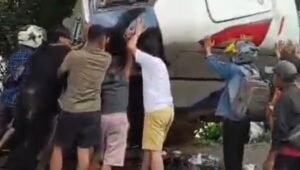 BREAKING NEWS! Detik-Detik Bus Penumpang Kecelakaan di Penyeladi Sanggau