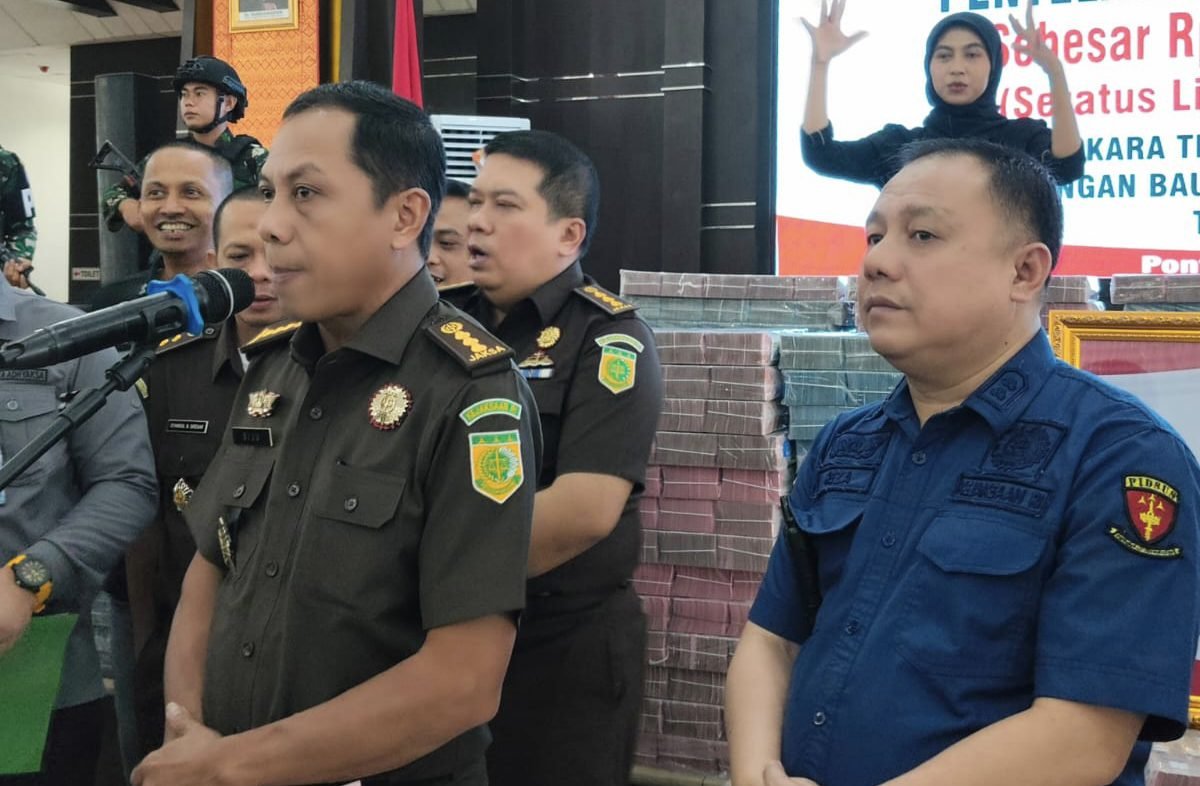 Kejati Kalbar Selamatkan Rp115 Miliar Uang Negara dari Kasus Tambang Bauksit 1 Kejati Kalbar Selamatkan Rp115 Miliar Uang Negara dari Kasus Tambang Bauksit
