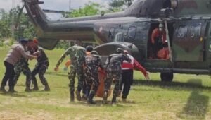 Evakuasi Dramatis Korban Heli Jatuh, 8 Jenazah Diterbangkan ke Pontianak