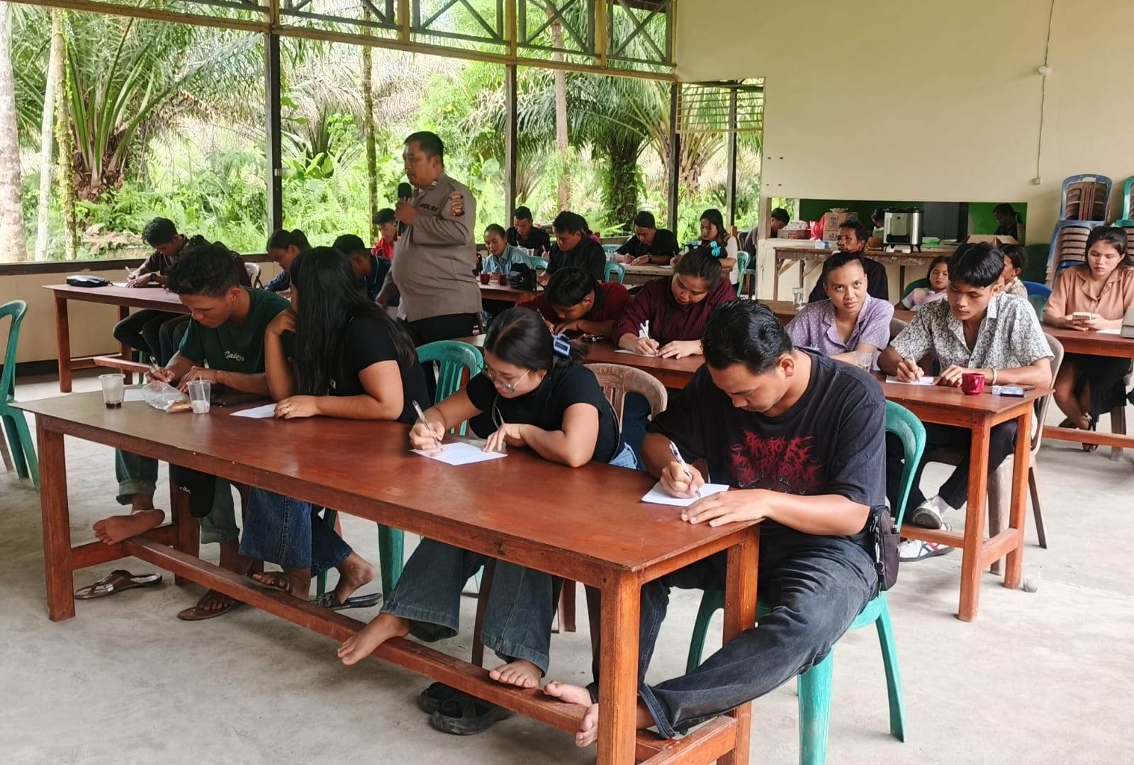 14 Pasutri Baru di Mukok Dibekali Cara Cegah KDRT Sebelum Nikah