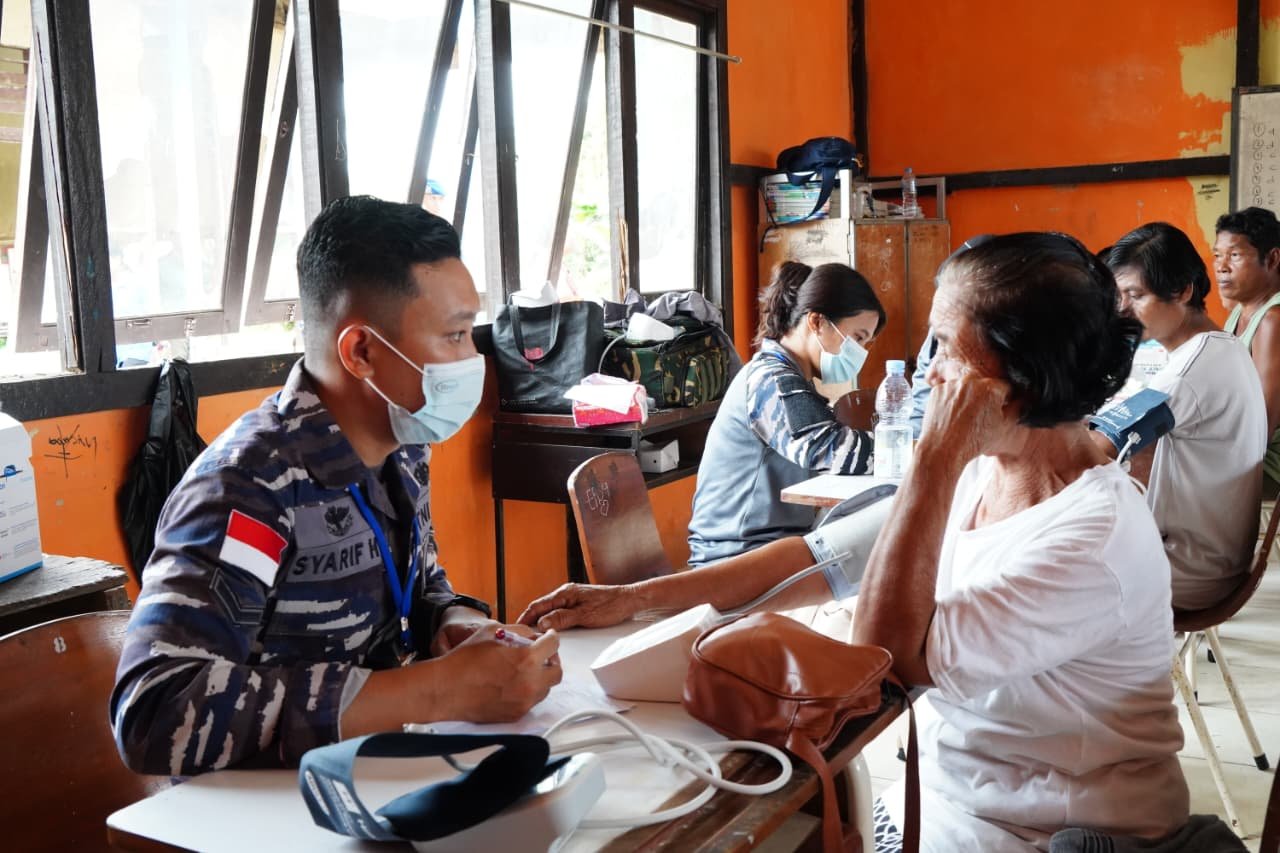 Humanis Banget, TNI AL dan PT MLS Bantu Warga Kubu Raya Kalbar