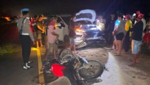 Laka Lantas Sekayam, Pengendara Motor Terpental Usai Tabrakan
