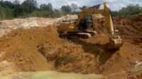 5 Ekskavator Beroperasi di PETI Sungai Udang Tumbang Titi, Solar Subsidi Diduga Disalurkan ke Tambang Ilegal
