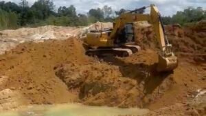 5 Ekskavator Beroperasi di PETI Sungai Udang Tumbang Titi, Solar Subsidi Diduga Disalurkan ke Tambang Ilegal