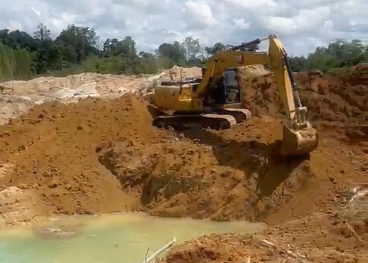 5 Ekskavator Beroperasi di PETI Sungai Udang Tumbang Titi, Solar Subsidi Diduga Disalurkan ke Tambang Ilegal