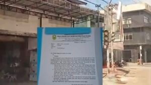 Jarak ke Jalan Cuma 2 Meter, Kanopi Hero Sticker di Jalan A Yani Sanggau Tuai Cibiran