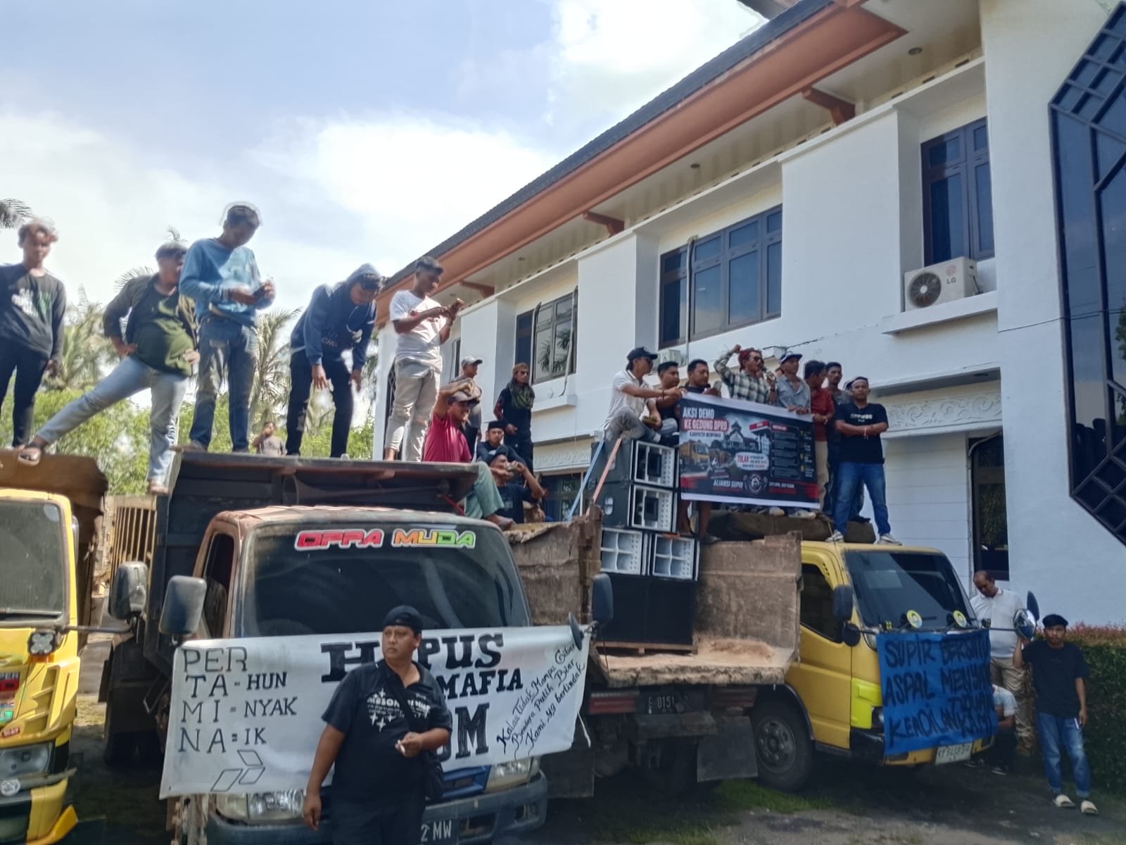 DPRD Mempawah Sepakati Penertiban Solar Subsidi Usai Demo Sopir
