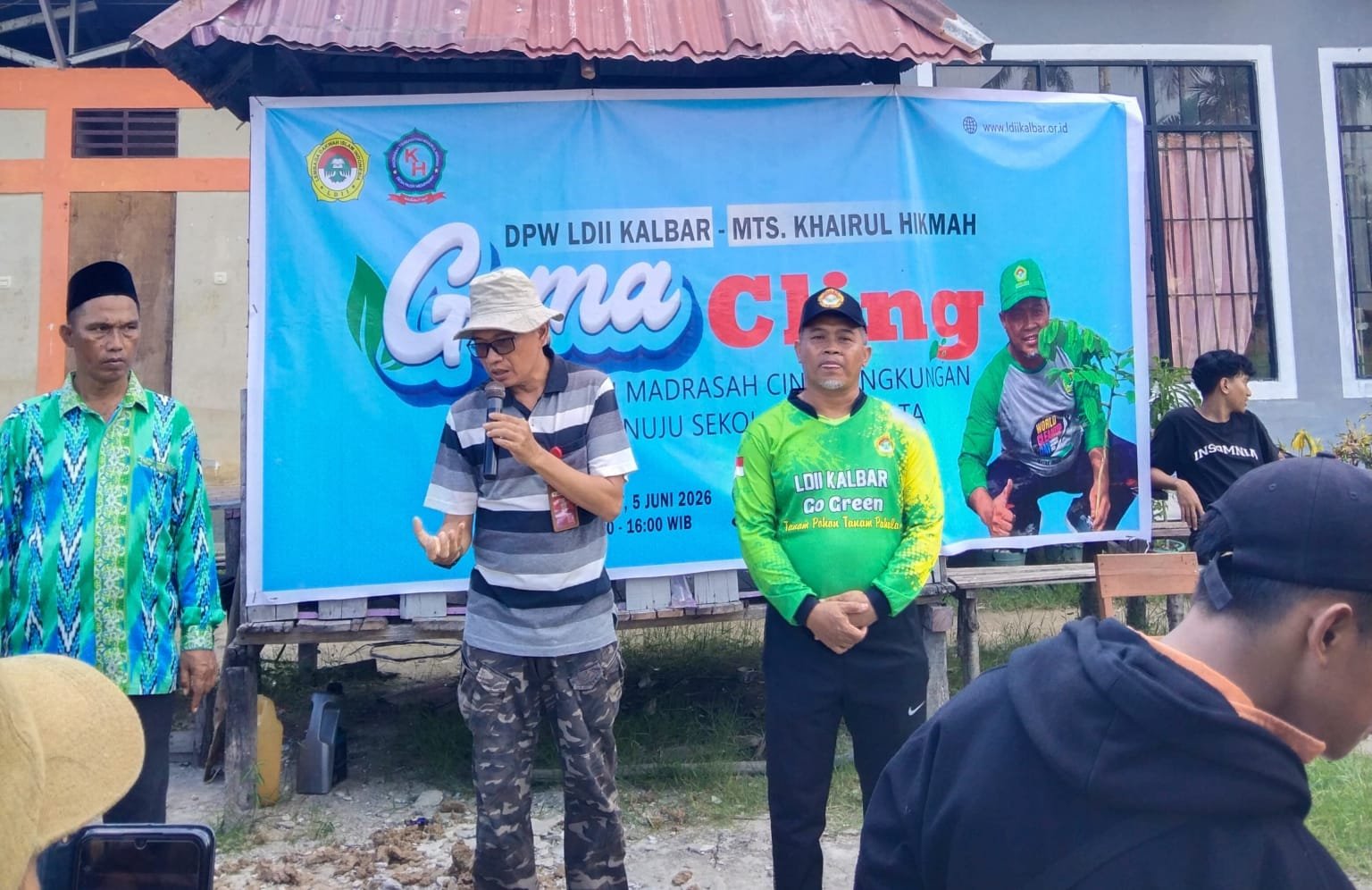 Kolaborasi LDII dan MTs Khairul Hikmah Perkuat Kesadaran Budaya Peduli Lingkungan 1 Kolaborasi LDII dan MTs Khairul Hikmah Perkuat Kesadaran Budaya Peduli Lingkungan