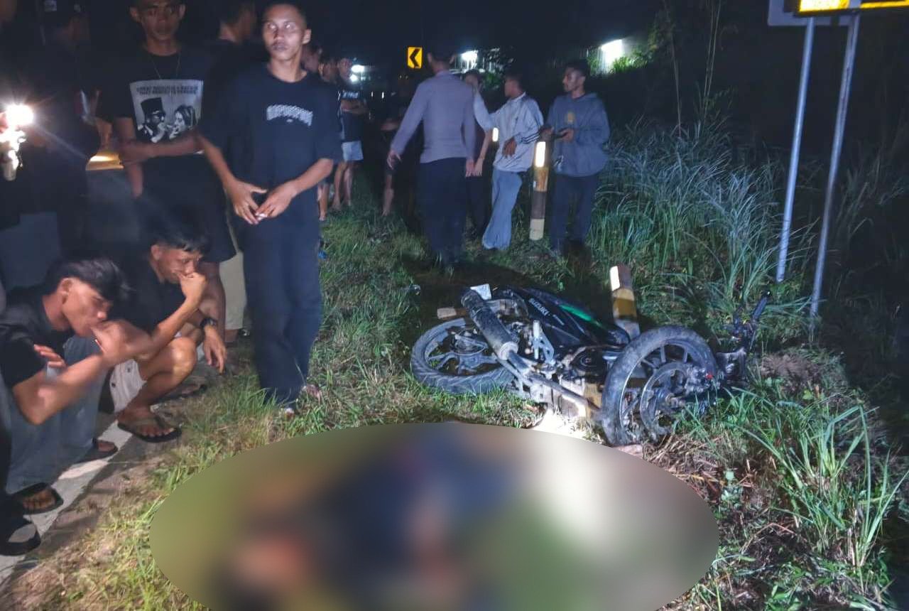 Sekayam Berduka, Pengendara Tewas Setelah Motor Hantam Pembatas Jalan 4 Sekayam Berduka, Pengendara Tewas Setelah Motor Hantam Pembatas Jalan